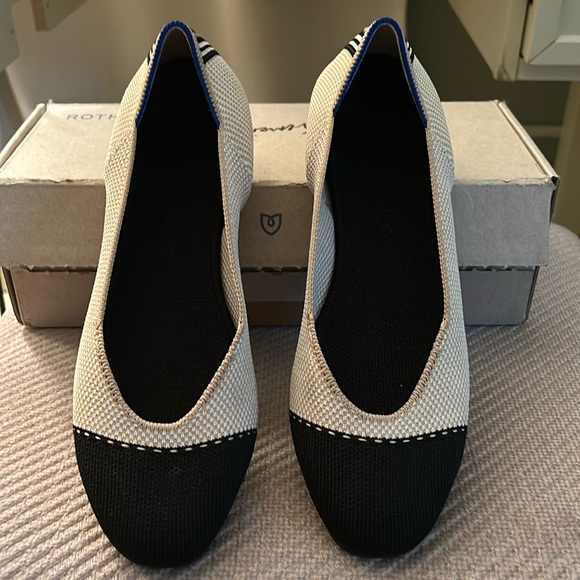Rothy’s Tuxedo Flat- US 7 1/2. - Picture 1 of 7